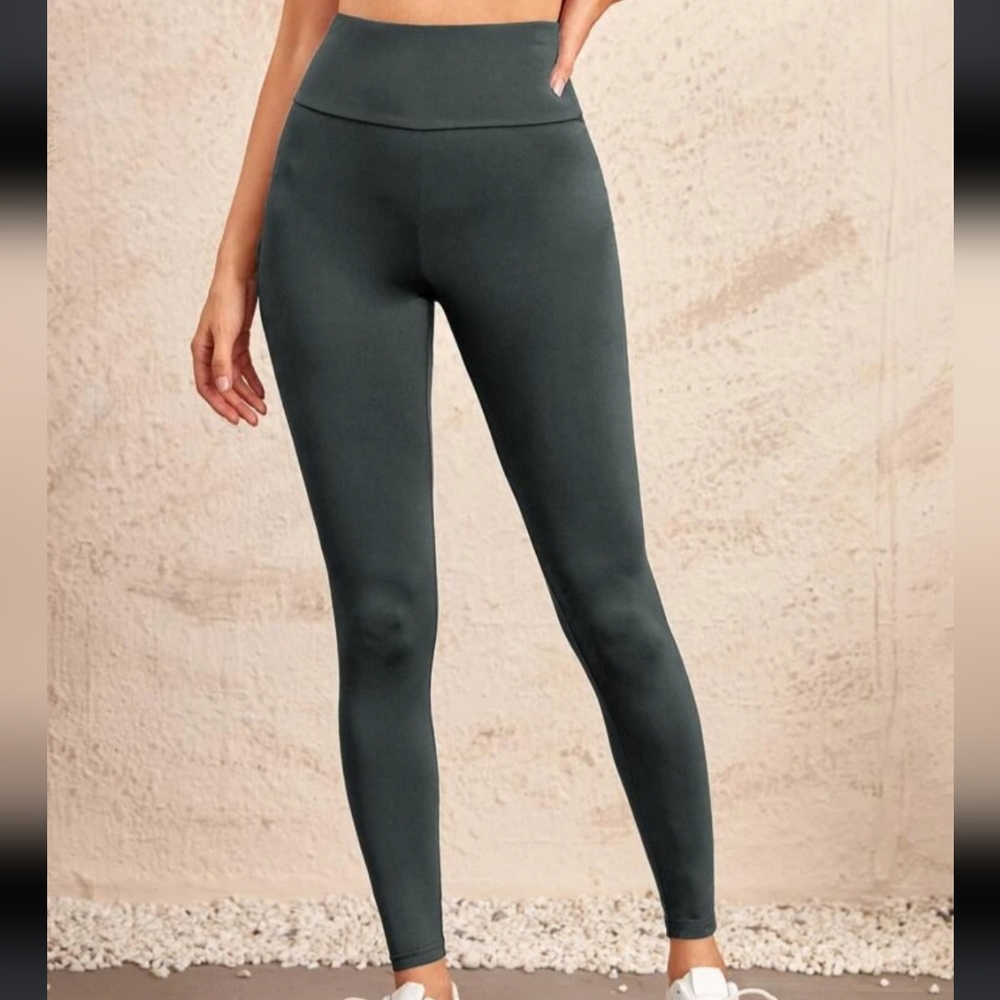 Solid Wide Waistband Leggings - Picture 3 of 3